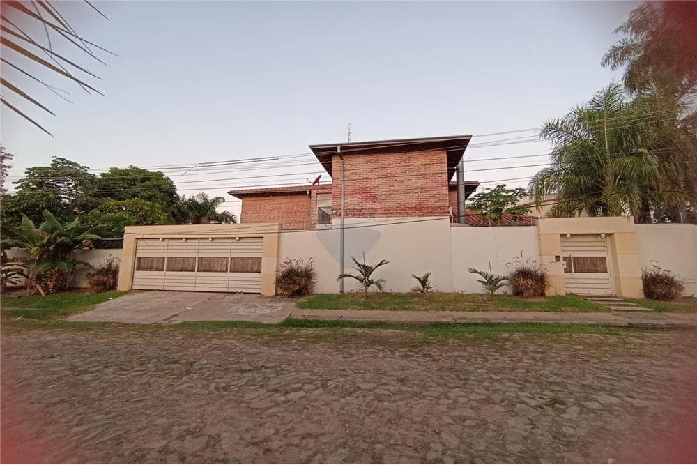 Alquilo hermosa casa con piscina en mbocayaty