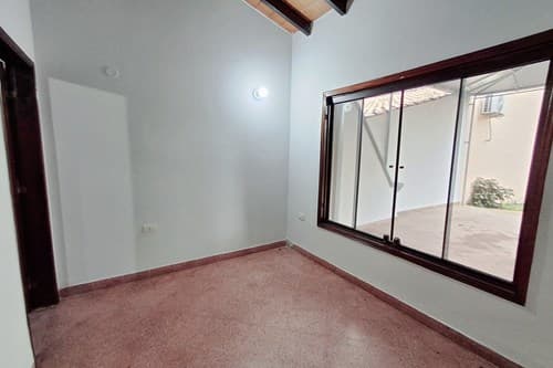 Casa-Alquiler-Av. Defensores del Chaco, San Lorenzo, Central, foto 3