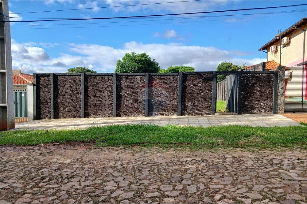 Terreno amurallado a 3 cuadras del hospital gral de Villa Elisa — foto 5