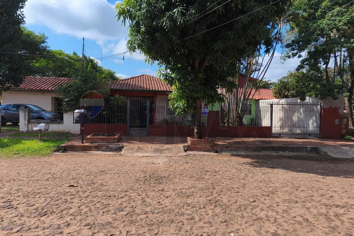 Ubicada sobre la calle Amistad c/ Jardin Botanico del Barrio Las Mercedes — foto 1