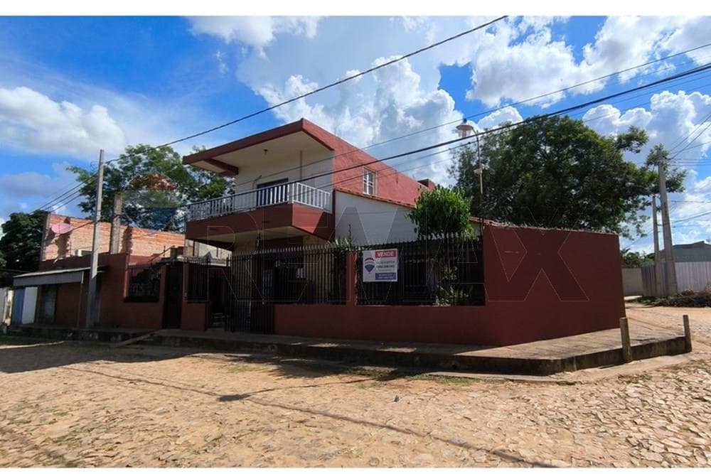 Casa en esquina en Barrio San Miguel