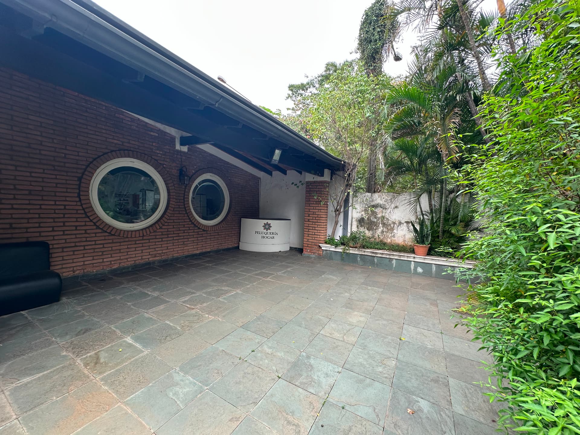 local comercial al lado de Mburuvicha Roga, foto 5