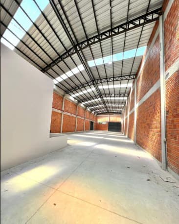 Moderno Depósito con Showroom en Luque – Zona Ita Angu’a, foto 2