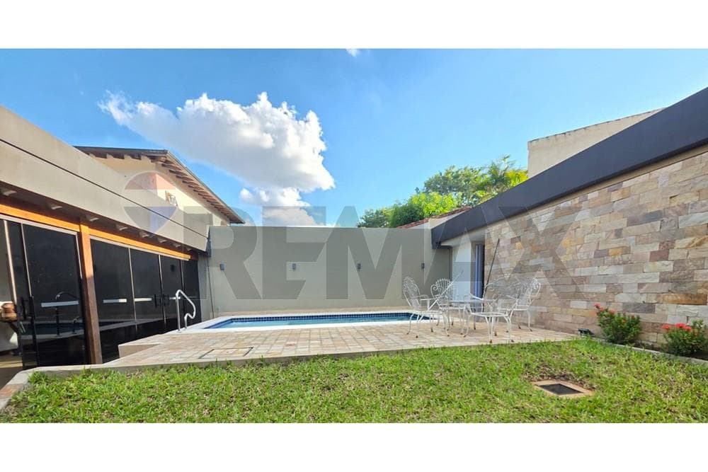 Amplia casa con piscina en Recoleta — foto 3
