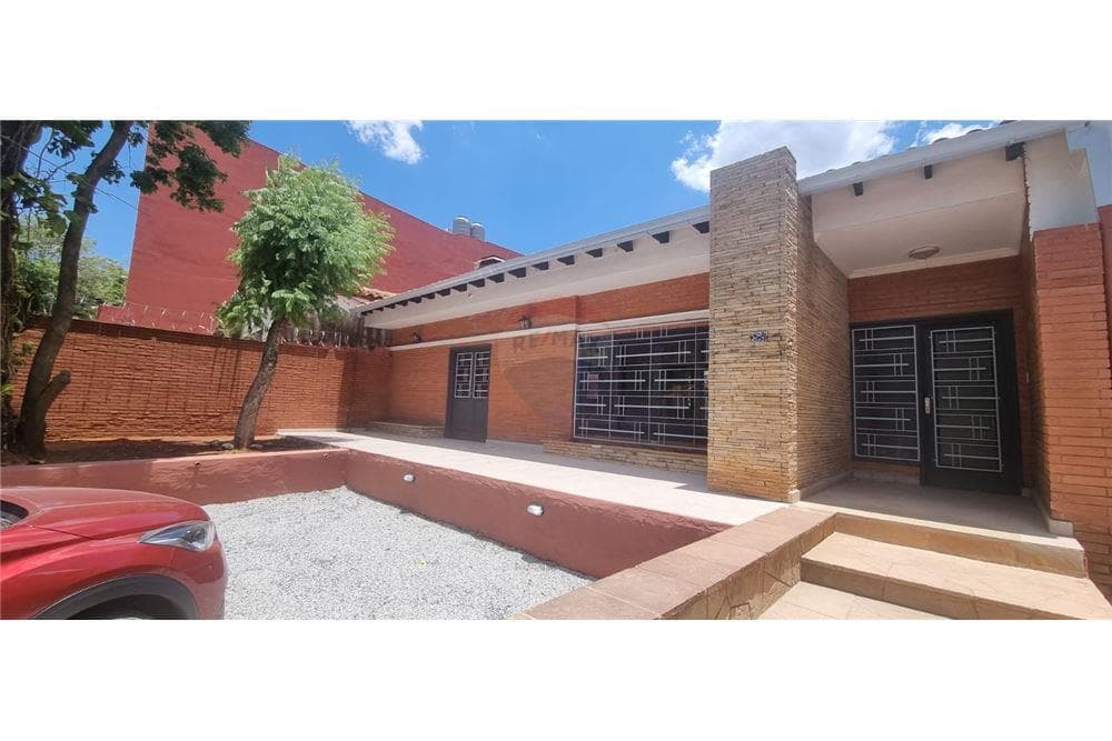 Alquilo casa para uso comercial