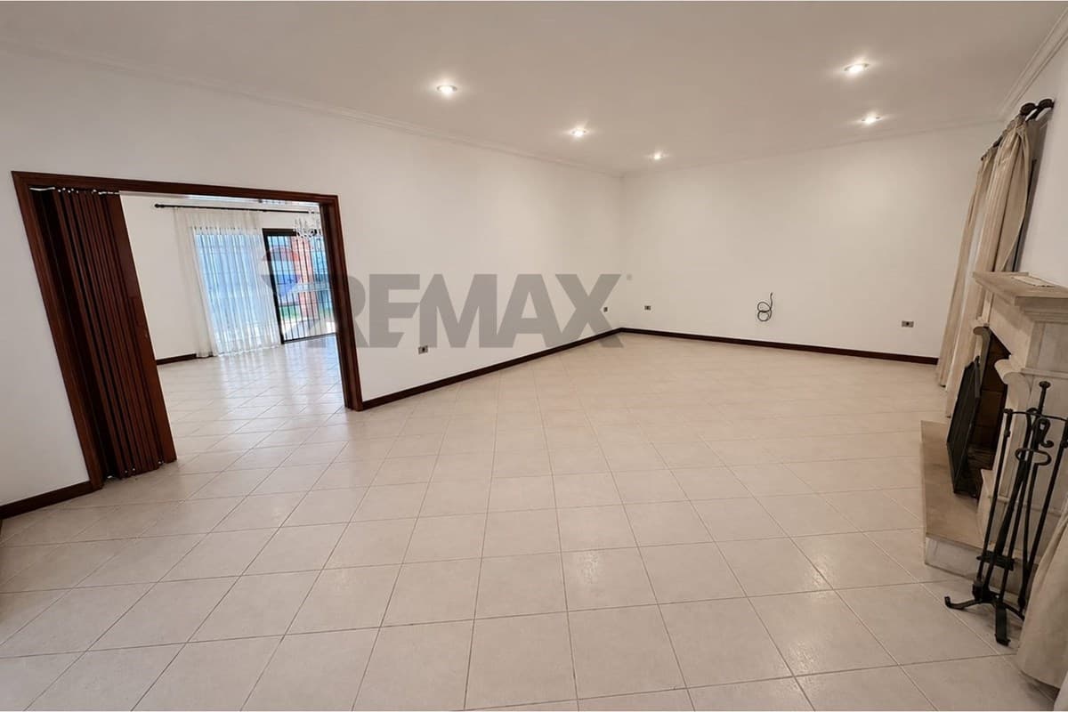 Residencia en alquiler - bernardino caballero, foto 3