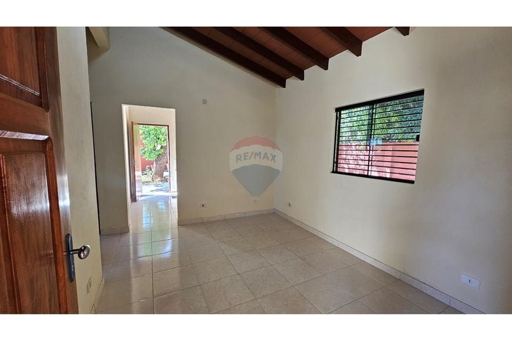 Hermosa Casa con salon comercial en Itaugua, foto 5
