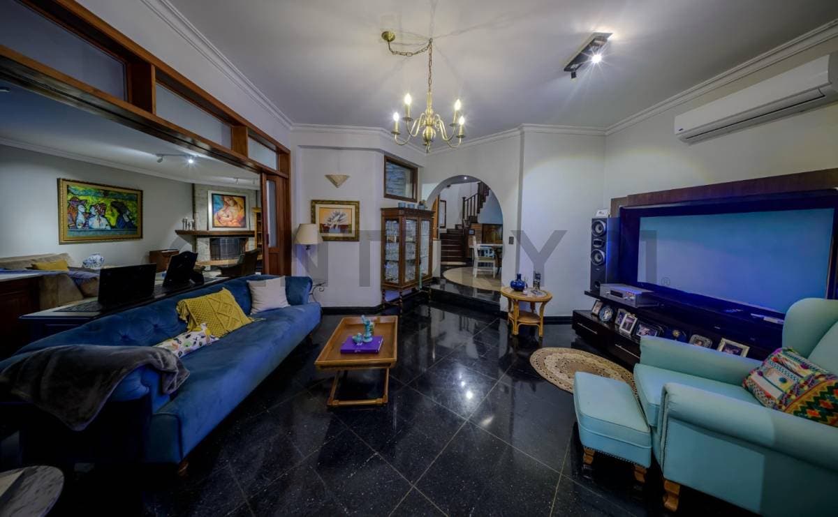 Exclusiva Residencia: Amplitud y Confort en Barrio Mariscal Estigarribia, foto 4