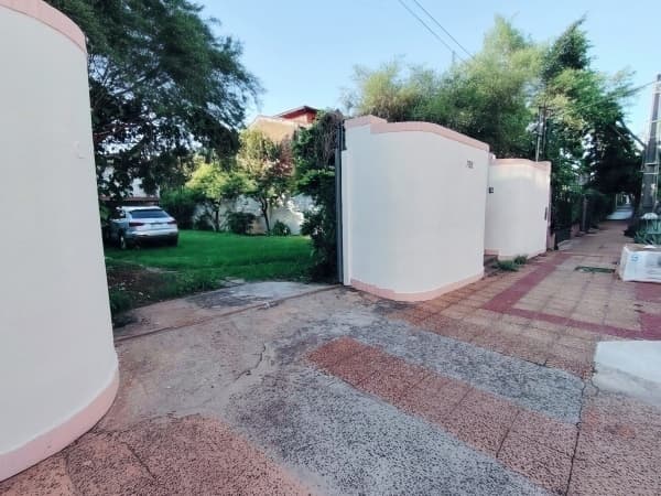 Alquilo espaciosa propiedad en los laureles!!