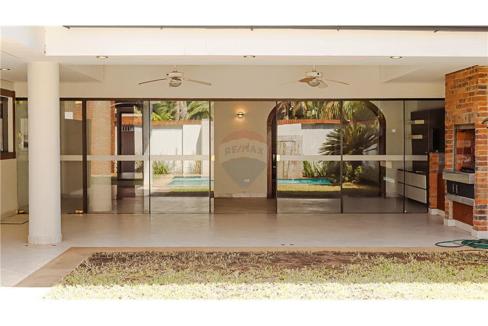 amplia residencia en Bo. Villa Morra, foto 3