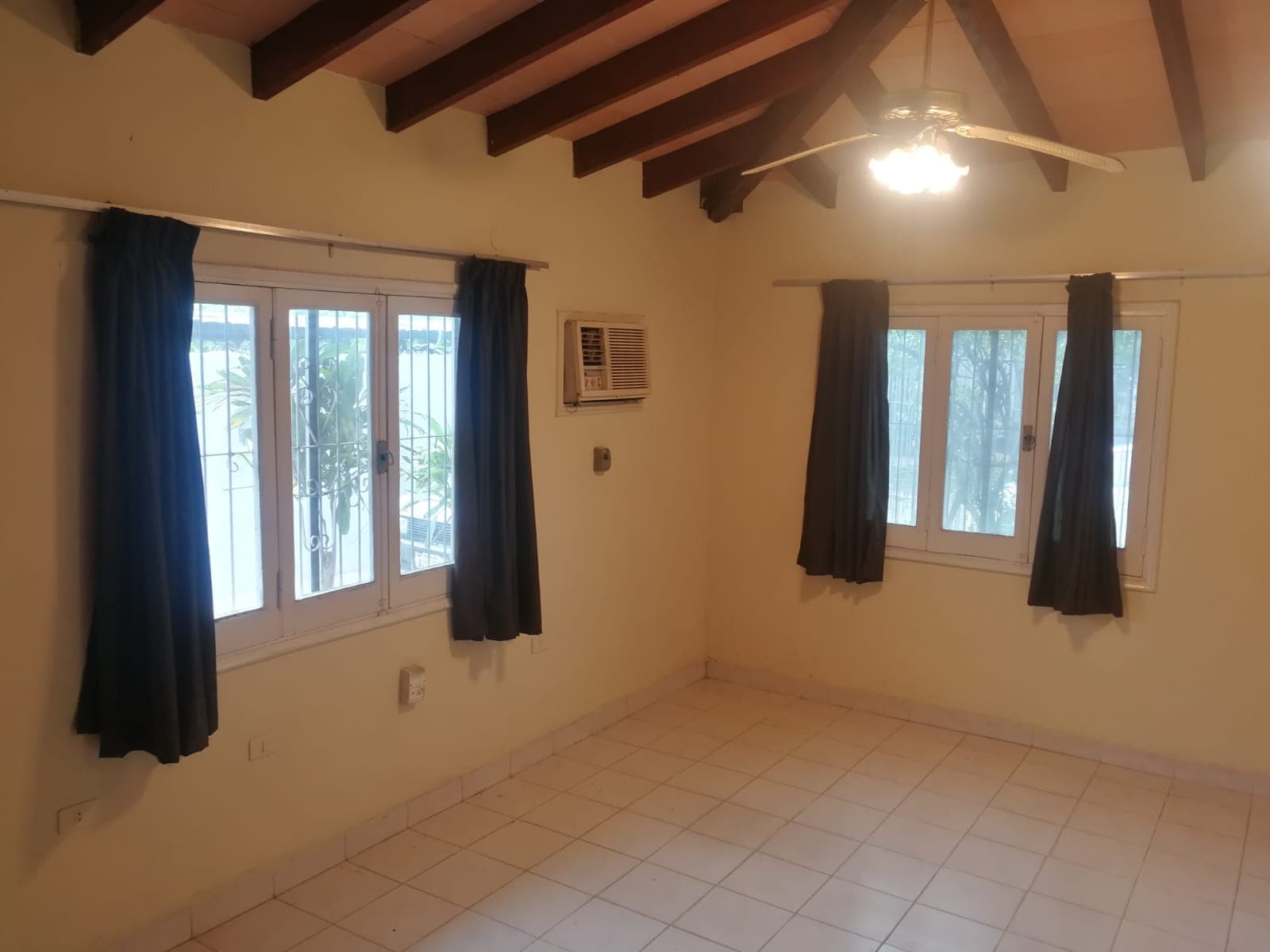 Amplio Chalet de una Planta en Barrio Cerro Corá, Lambaré - CLHO8415011, foto 5