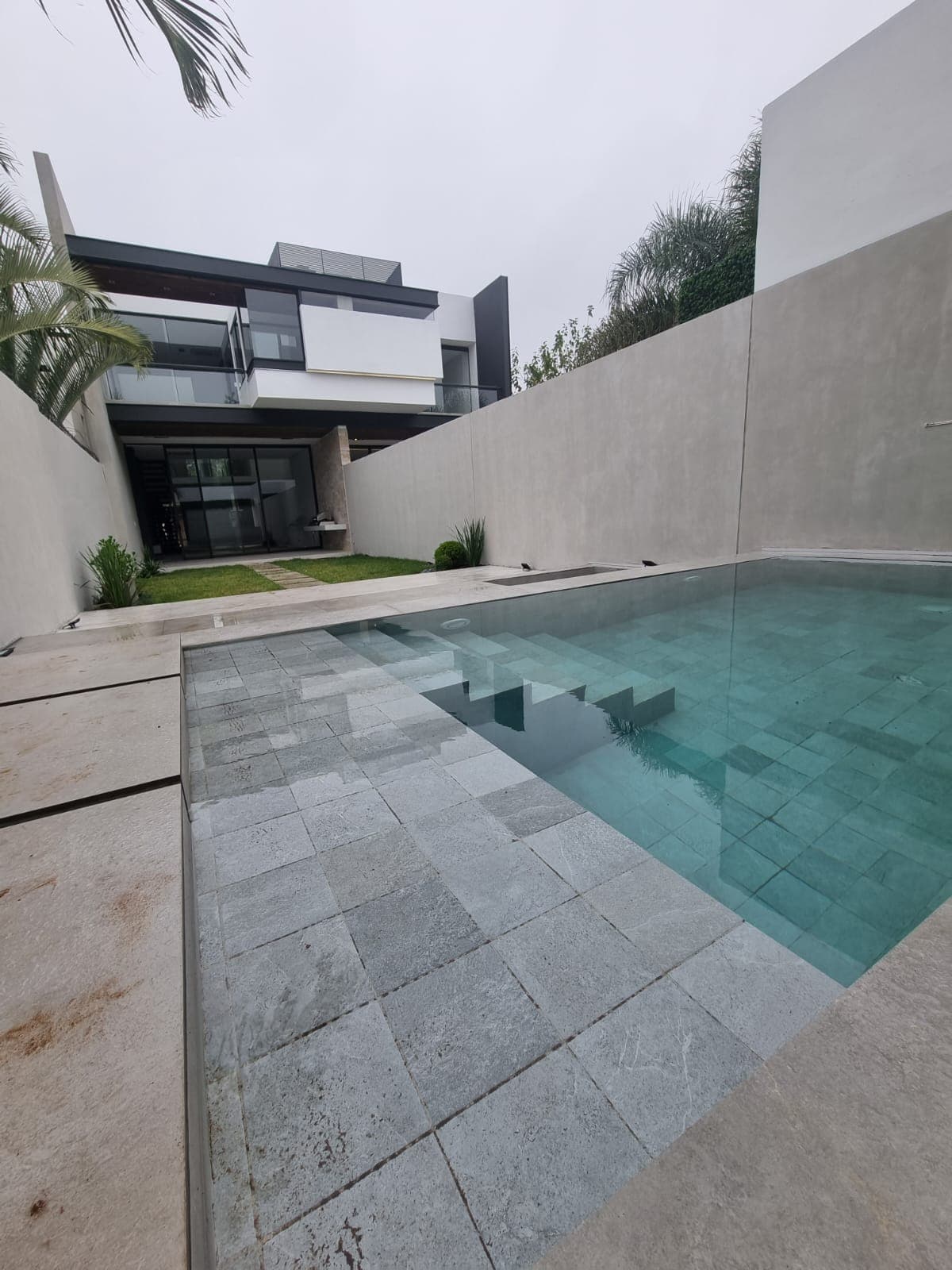 Vendo hermosa casa a estrenar estilo minimalista,bo.mburucuya