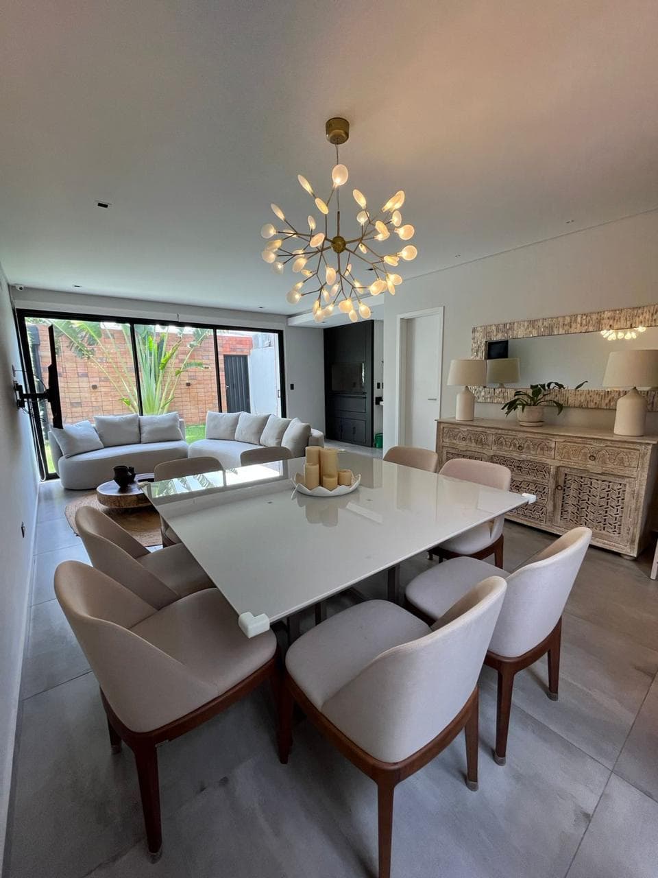 EN ALQUILER – Exclusivo Dúplex Amoblado en Mburucuyá — foto 1