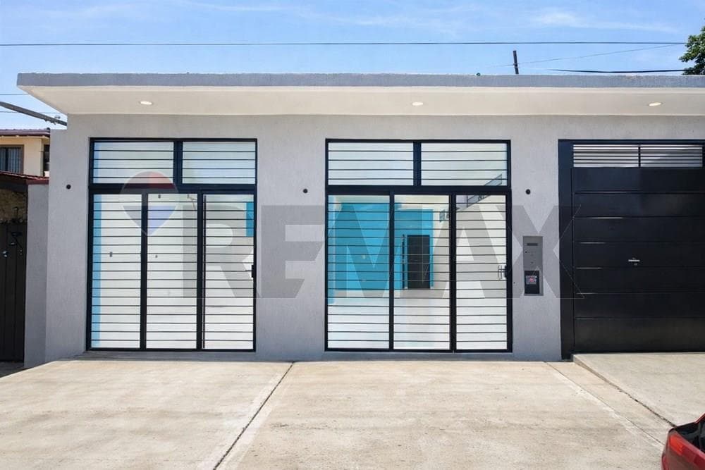 Local Comercial - Alquiler - Villa Elisa, Central, Paraguay, foto 1