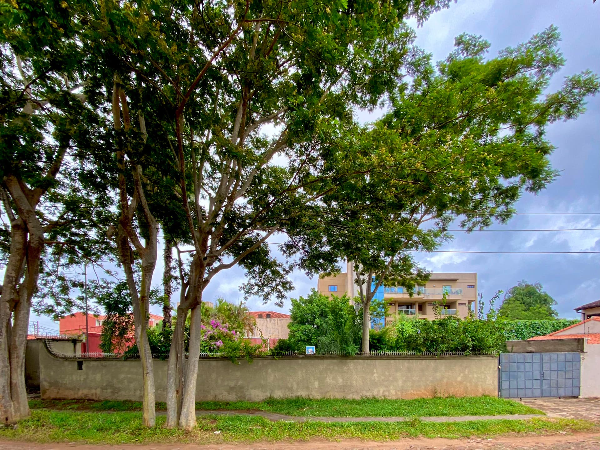 Se vende amplio terrreno Tte. Zotti y de las Palmeras