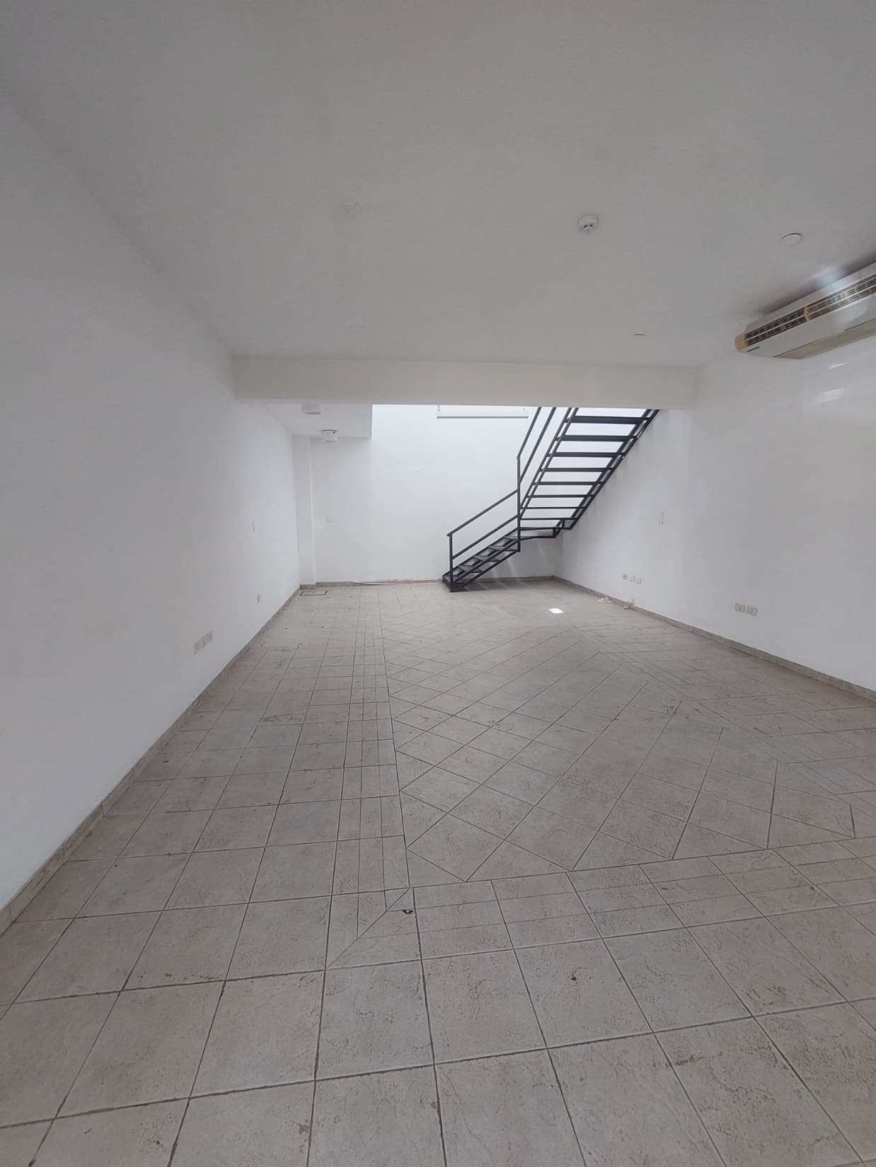 Salon comercial paseo quimbaya s/boggiani — foto 3