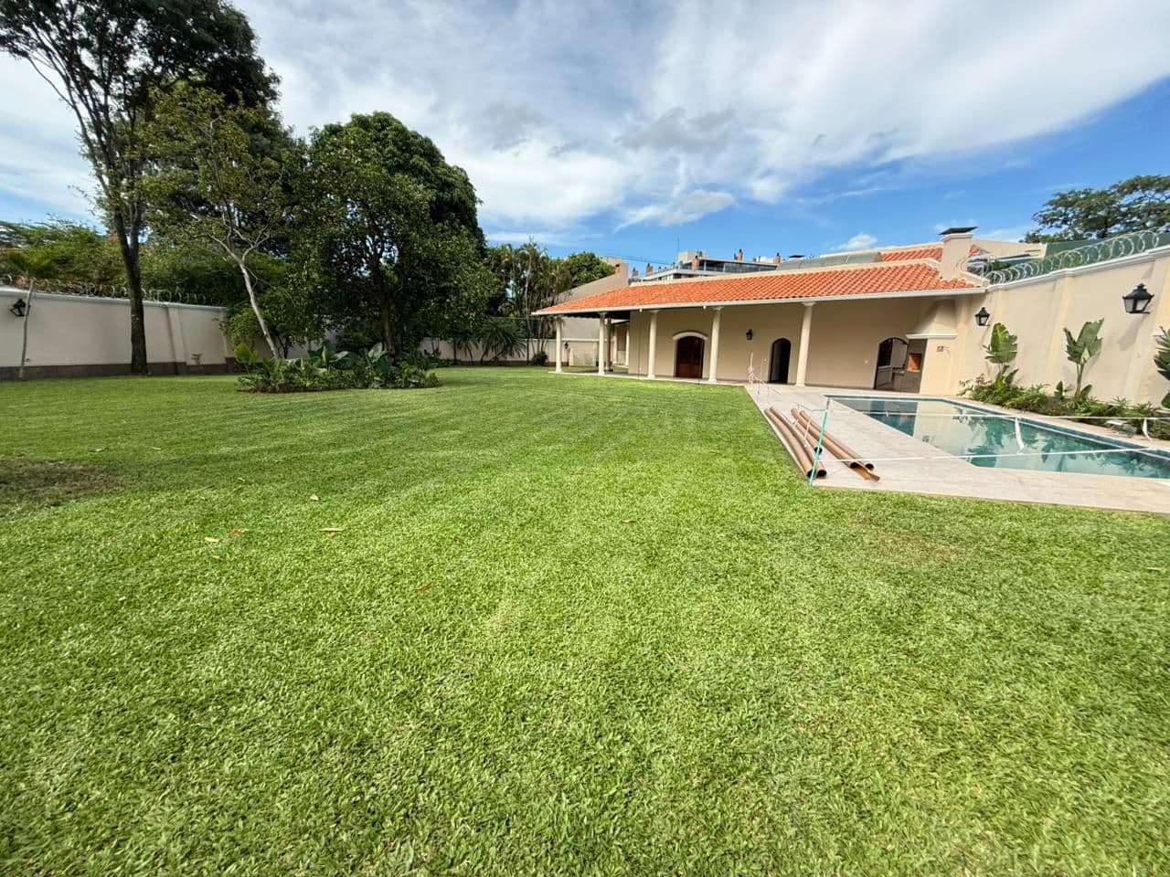 Imponente casa en ycua sati — foto 3