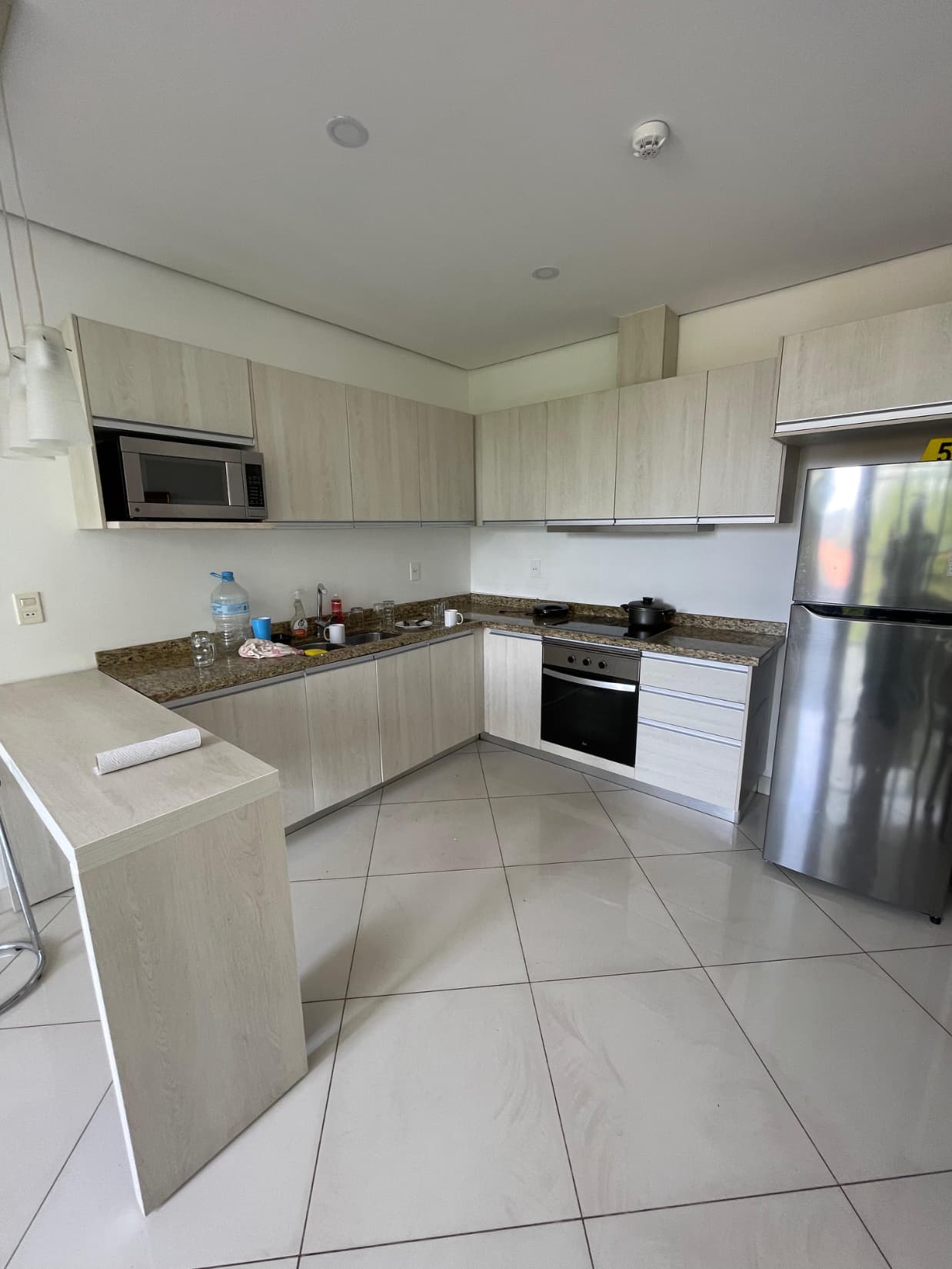 Villamorra, en alquiler depto amoblado de 2 habitaciones en suite, con cochera, foto 5