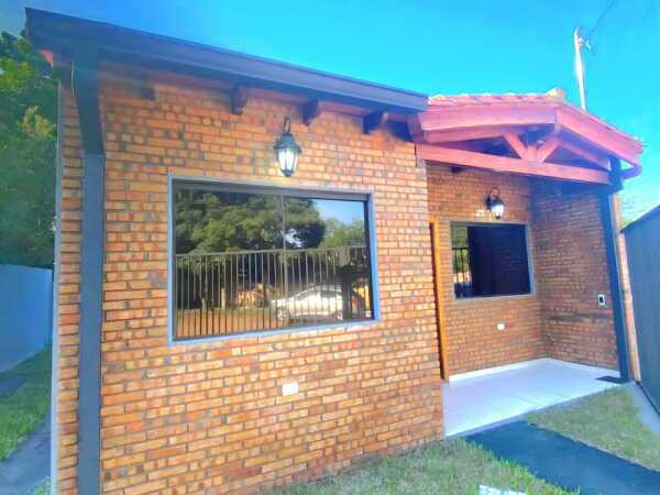 Casa tipo chalet en Villa Elisa z/ 3 bocas