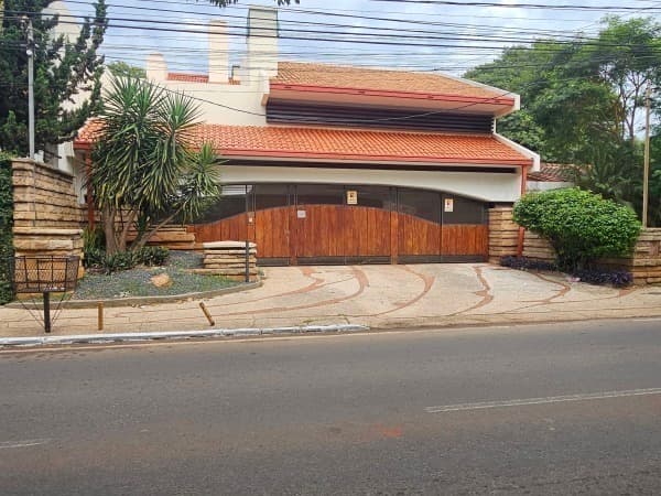 Residencia - ideal para dipomaticos, estudios, consultorios, oficinas