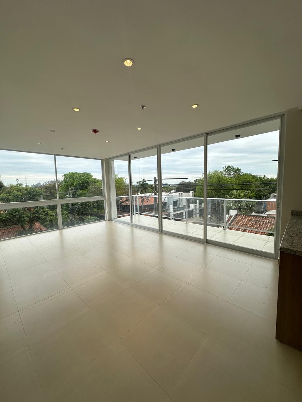 Oferto departamento de 2 dormitorios con 1 cochera Barrio Manora, foto 1