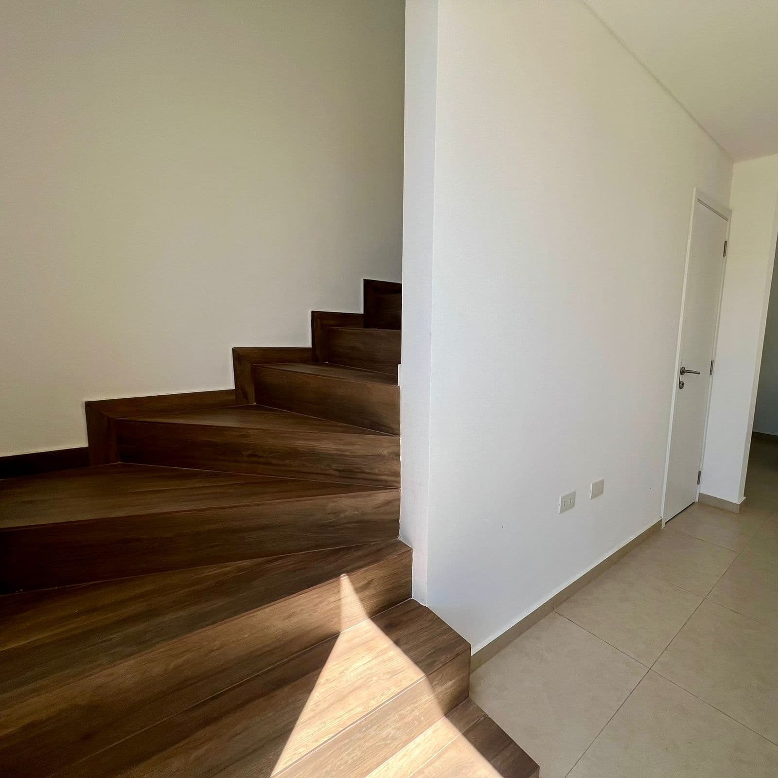 En venta duplex a estrenar en barrio cerrado vy'a raity Luque, foto 4