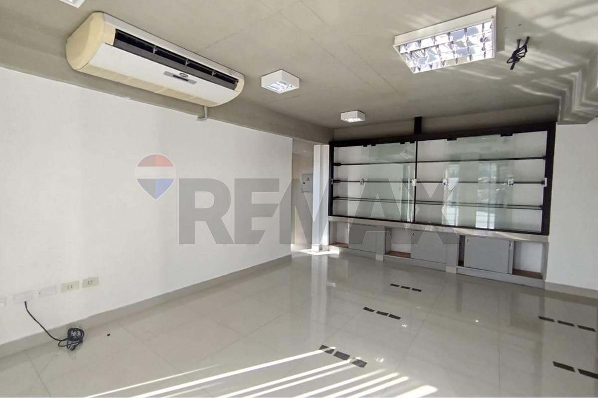 Alquilo amplia oficina en pleno eje corporativo