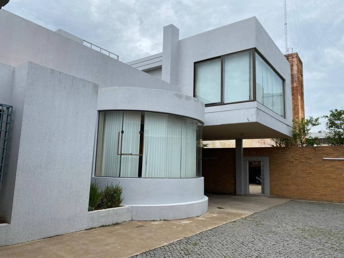 De oficinas y depositos sobre av. Artigas, foto 1