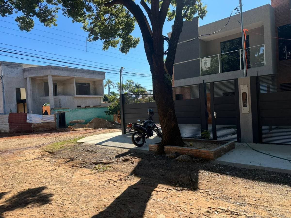Hermoso duplex en Fernando de la Mora, zona norte - id 41829 — foto 2