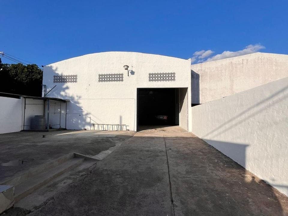 De tinglado y depósito en Fernando de la Mora zona sur, foto 2
