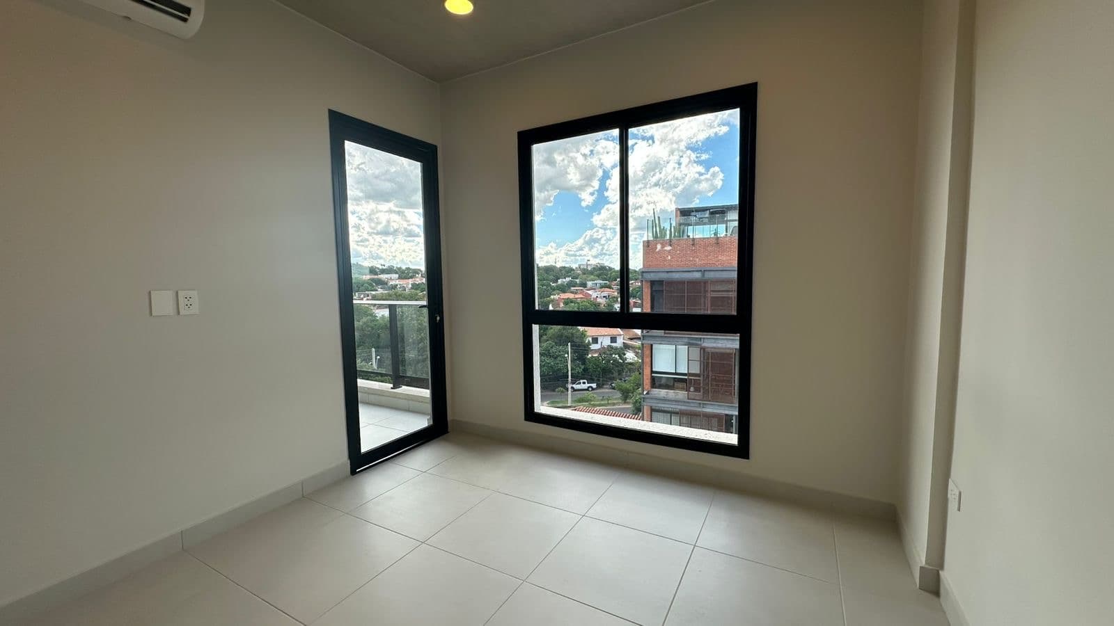 amplio departamento de 3 habitaciones a pasos del eje corporativo, foto 4