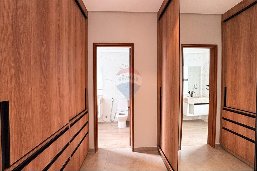 En venta – casa pareada de 3 suites, foto 2
