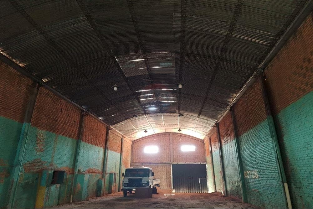 Deposito en Las Mercedes zona artigas — foto 4