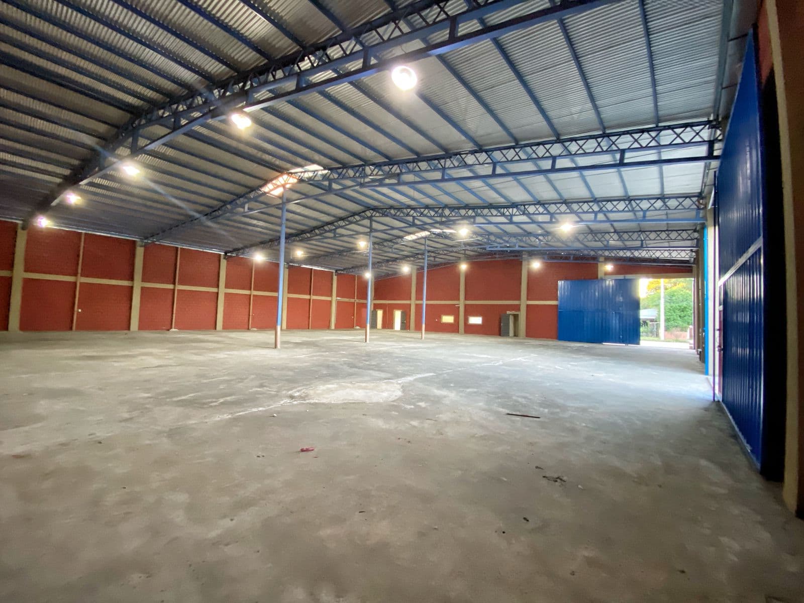 Tinglado seminuevo en Mariano Roque Alonso de 1.000 m2
