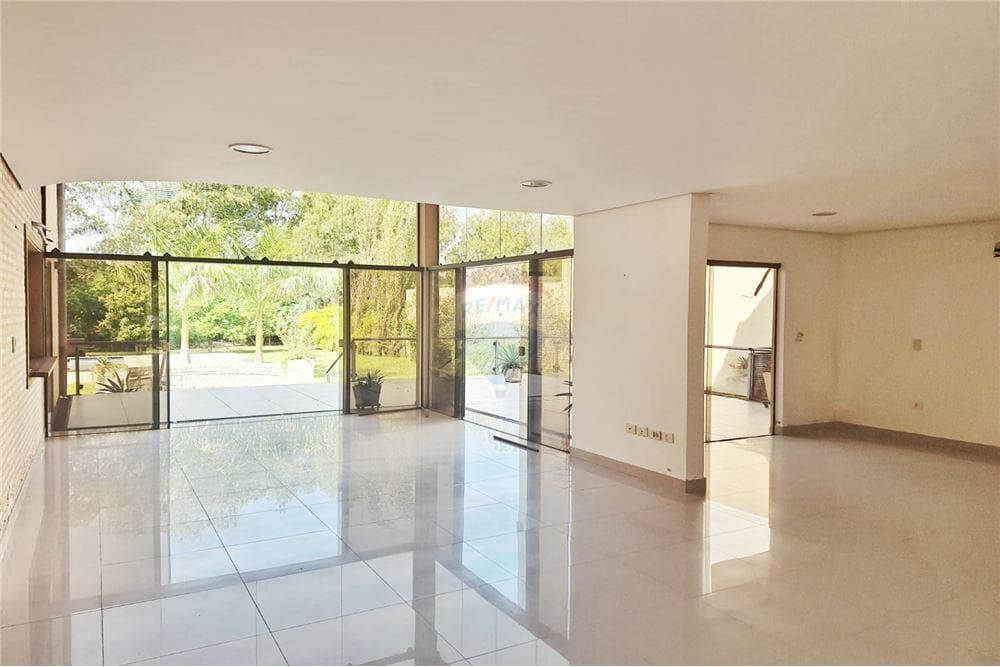Hermosa casa en Urbanización Surubi´i, foto 2