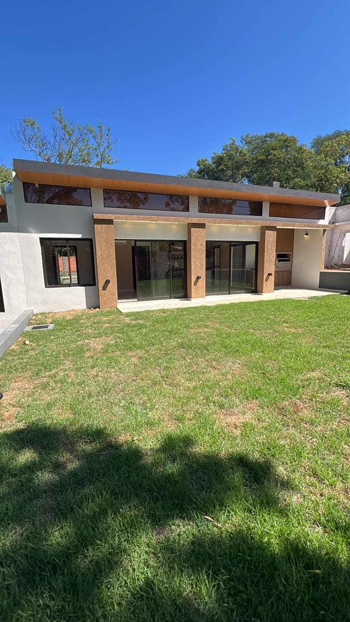 Hermosa casa con quincho en barrio cerrado terra viva – maramburé, Luque, foto 2
