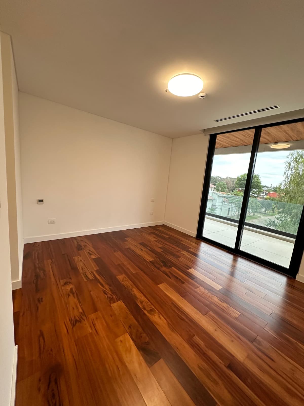 Ykua sati - en alquiler - amplio departamento de 1 dormitorio (en suite) — foto 2