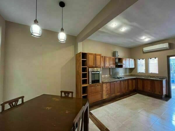 Hermosa casa en lambare a 3 cuadras del supermercado pueblo, foto 3