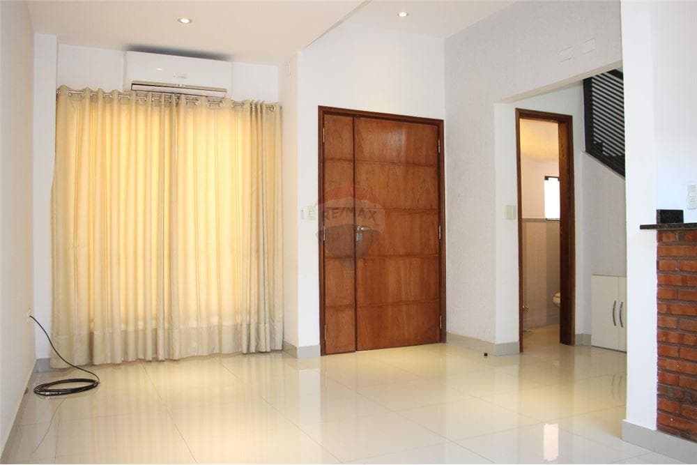 Duplex en venta - fdo de la mora zona sur, foto 3
