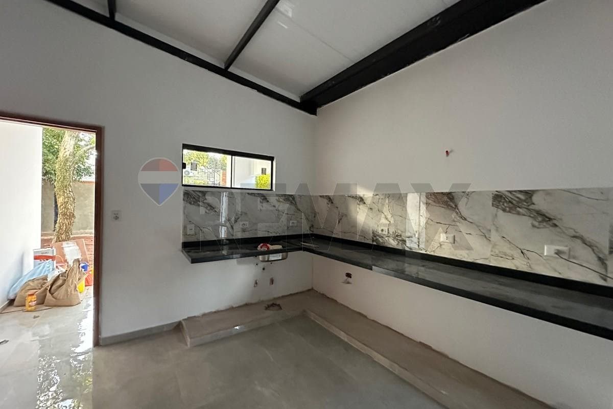 HERMOSA Casa a estrenar a terminar - Ycua Dure, Luque — foto 2