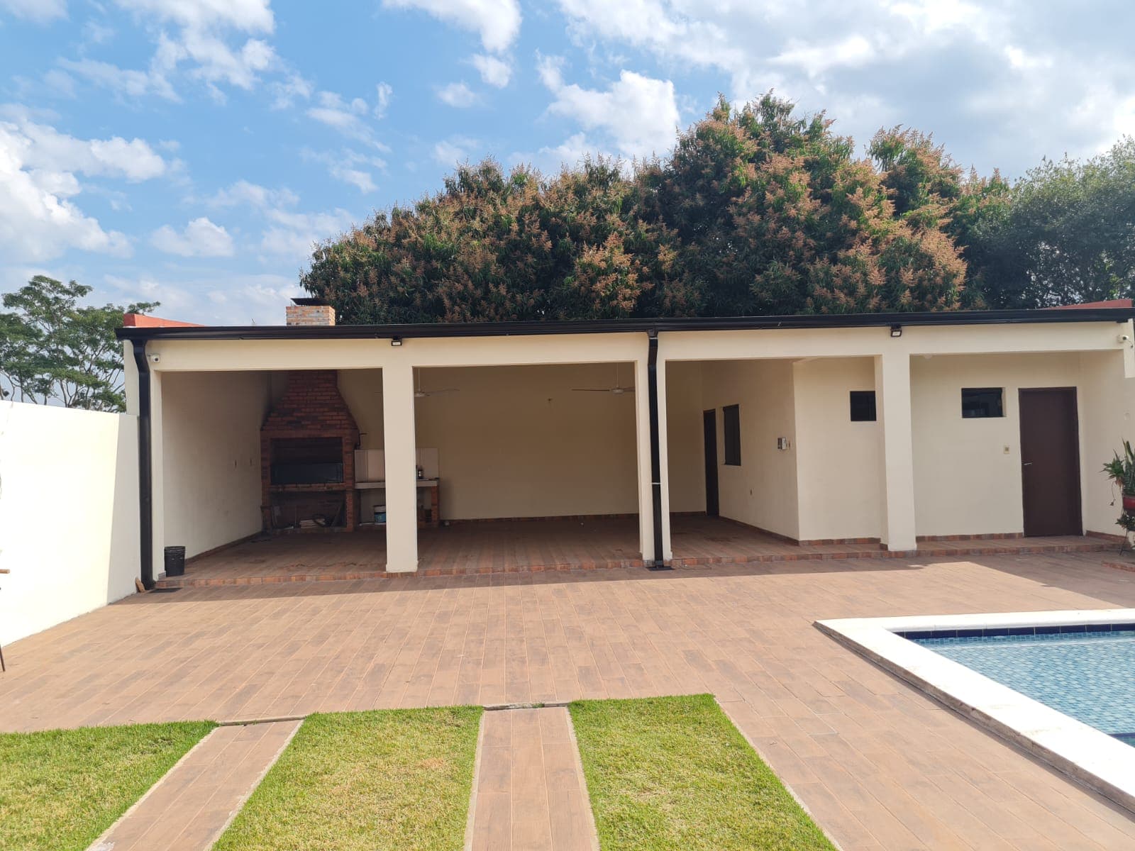 Hermosa casa quinta en Mariano Roque Alonso, foto 2