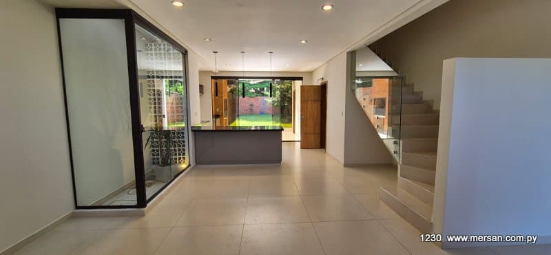 Dúplex 3 Dorm. + 4 Coch. Y Gran Jardin Z/ Stock Britez Borges Luque (Cód. 1230), foto 1
