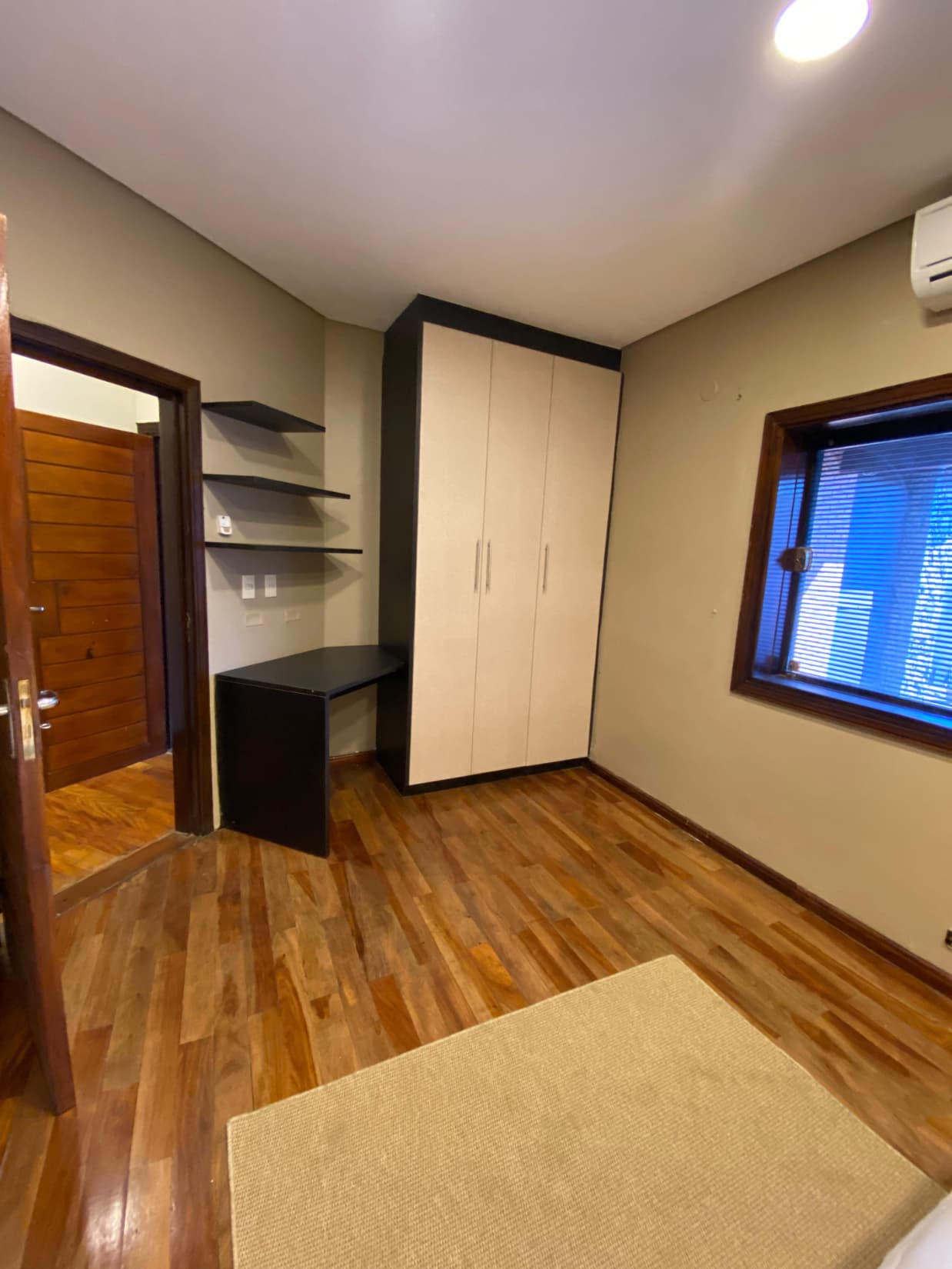 Se vende esta hermosa casa totalmente amoblada en lambare, foto 3