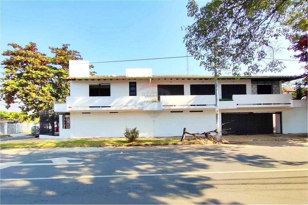 vendo imponenten vivienda