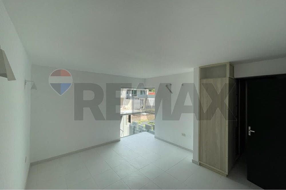 Amplio triplex zona yacht, foto 3