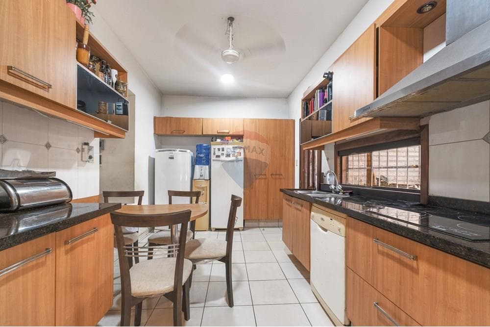 Casa de 4 dorm. + 720 m2 de terreno en lambare, foto 4