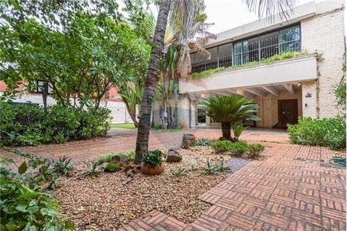 Residencia exclusiva - bo. Mcal lopez - venta