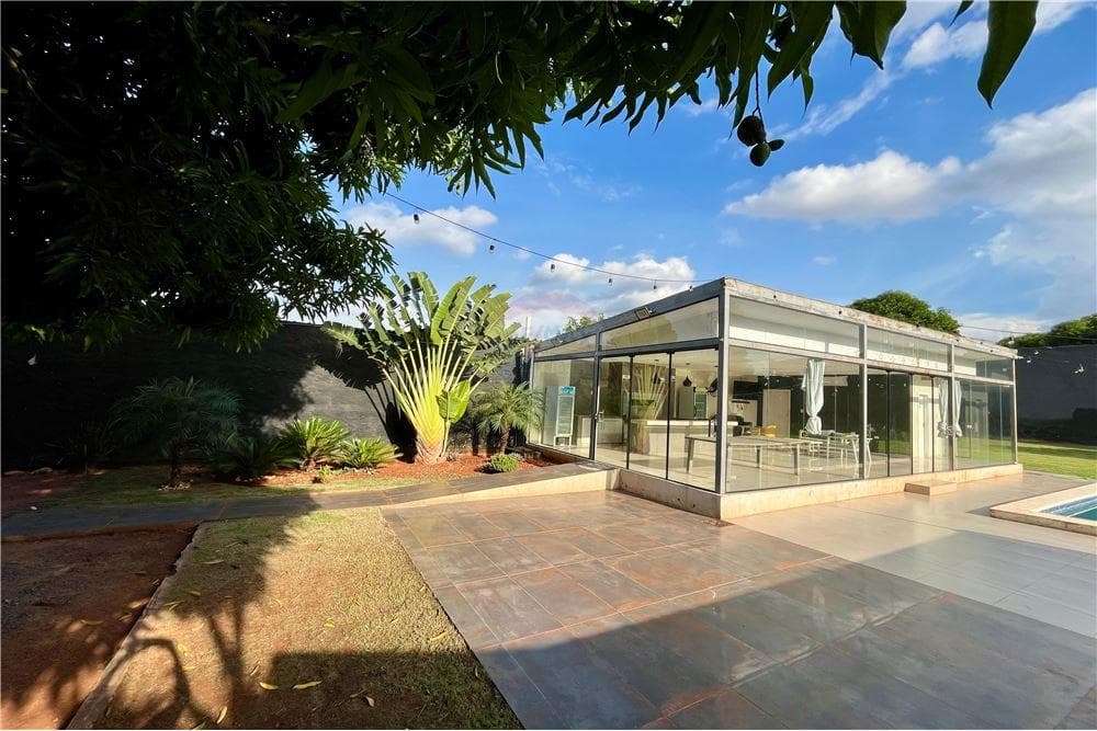Quincho con piscina y patio z/ Municipalidad