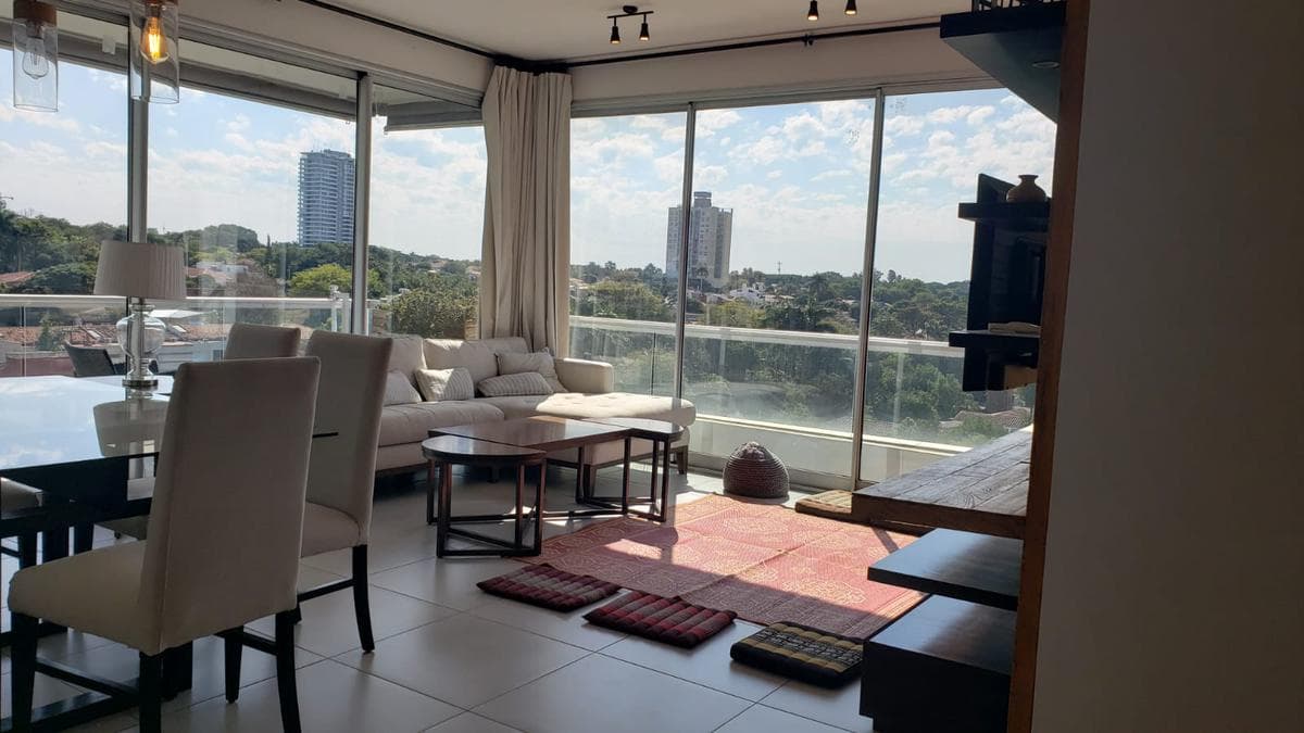 Vendo Departamento de Dos Dormitorios Amoblado Con Dos Cocheras En Barrio Madame Lynch