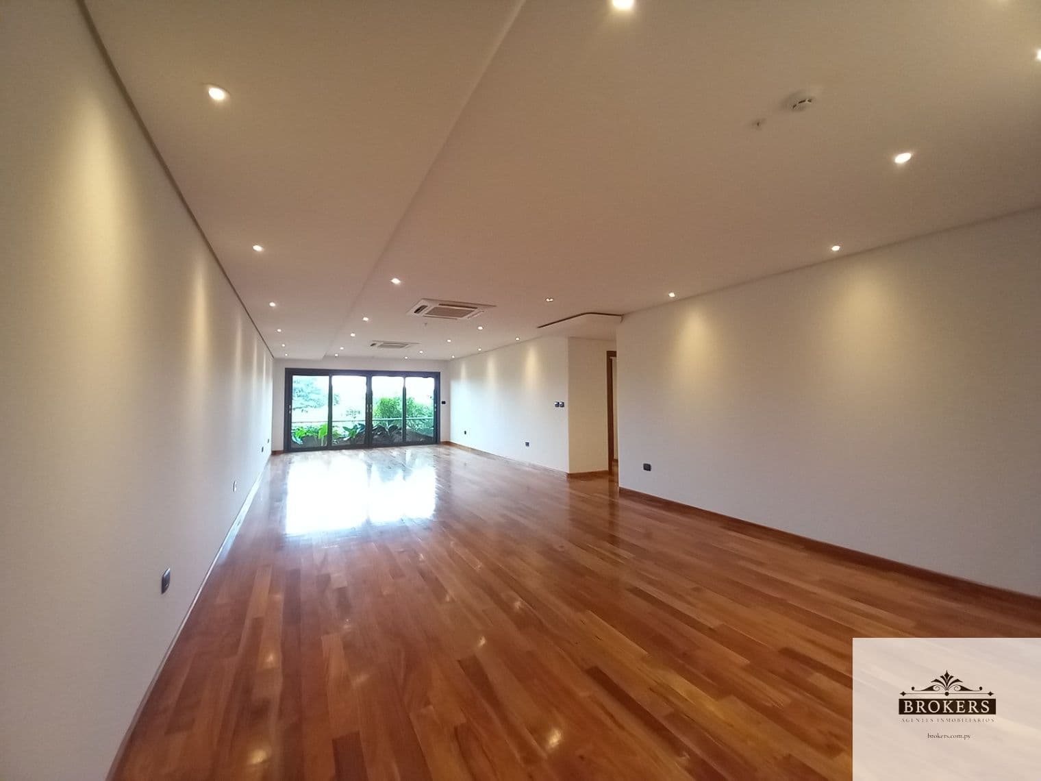 Departamento de Dos Dormitorios en Suite + 2 Cocheras sobre Primer Presidente, foto 2